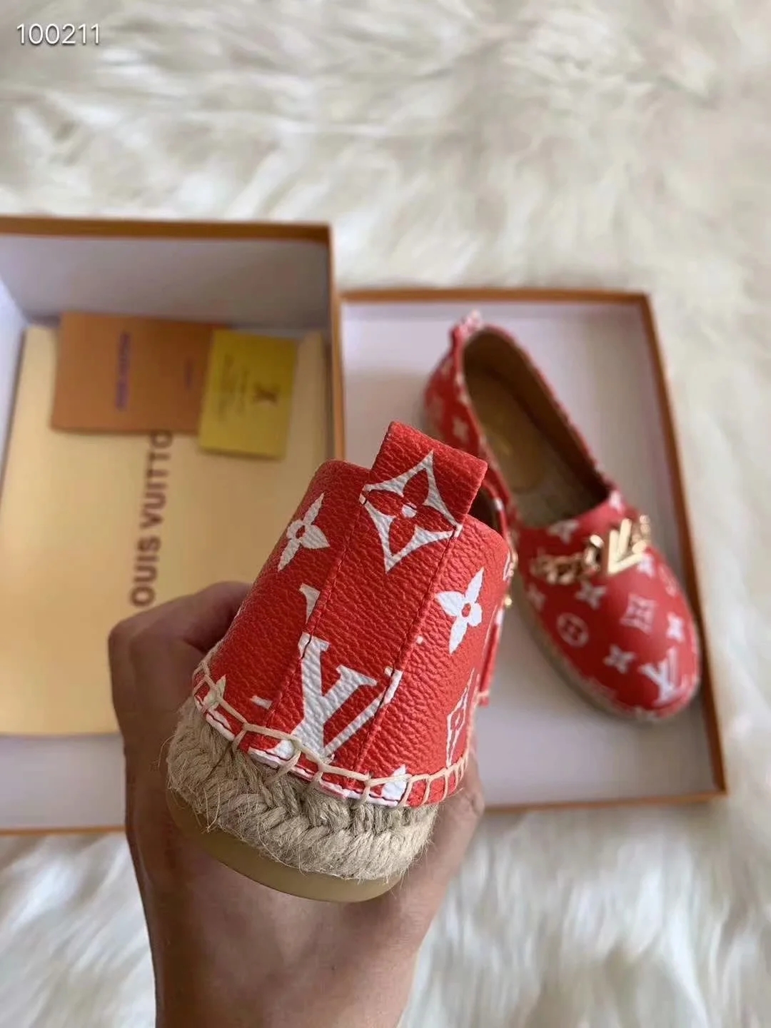 LV $71 gallery