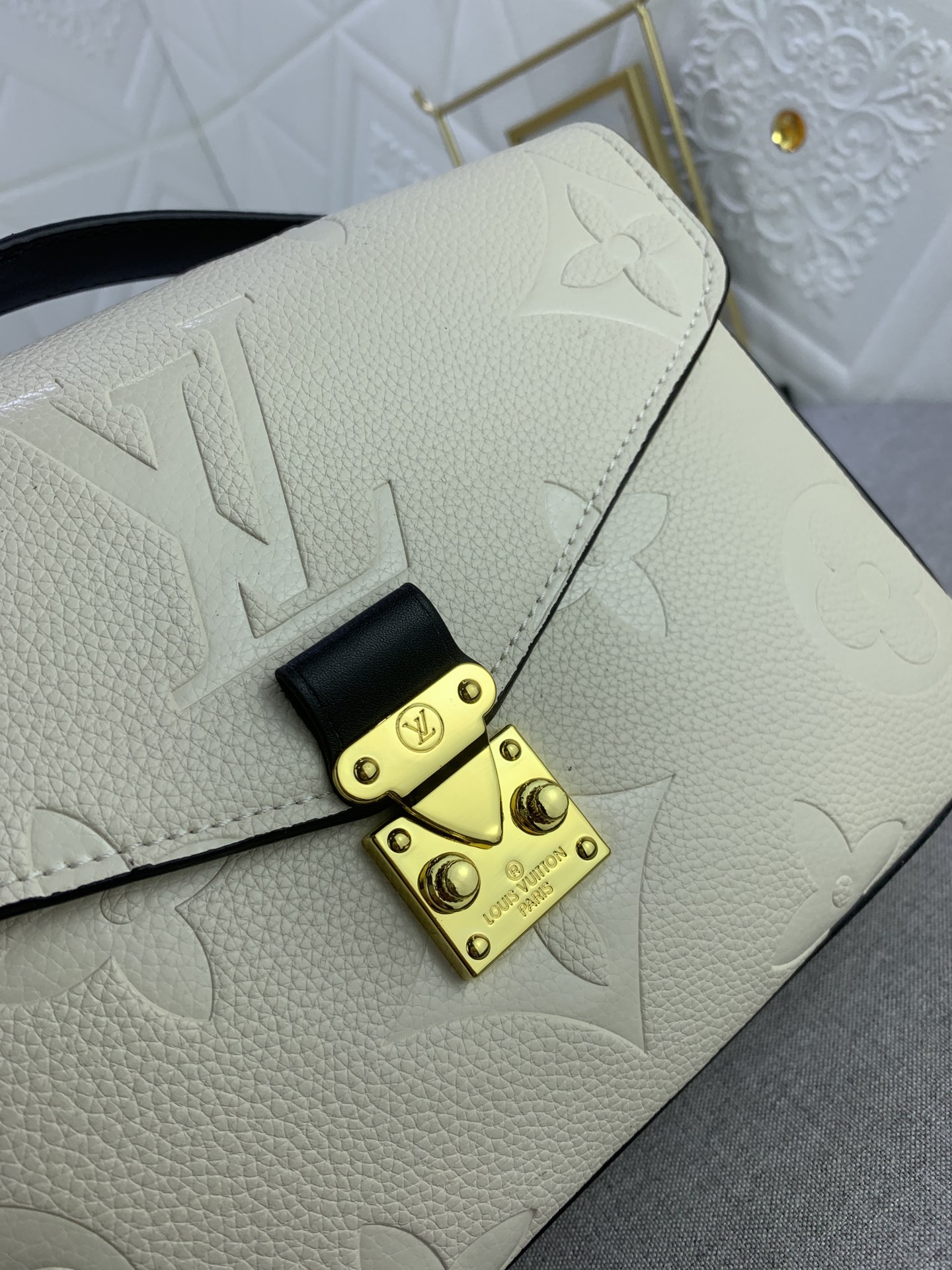 LV $72 gallery