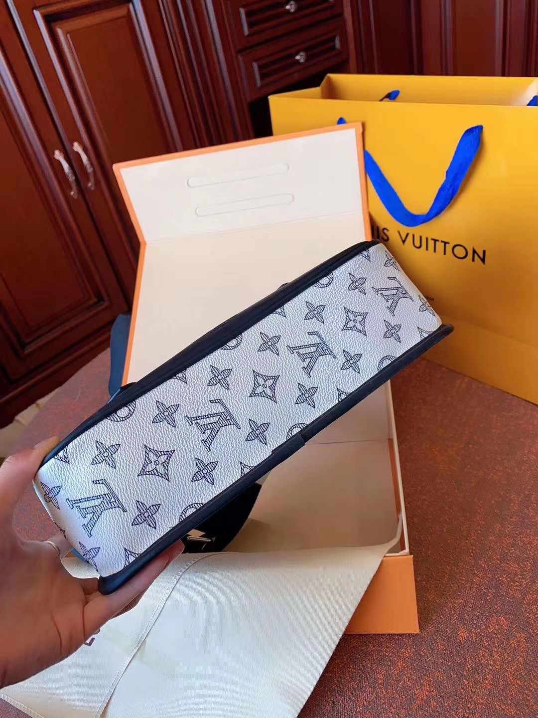 LV $75 gallery