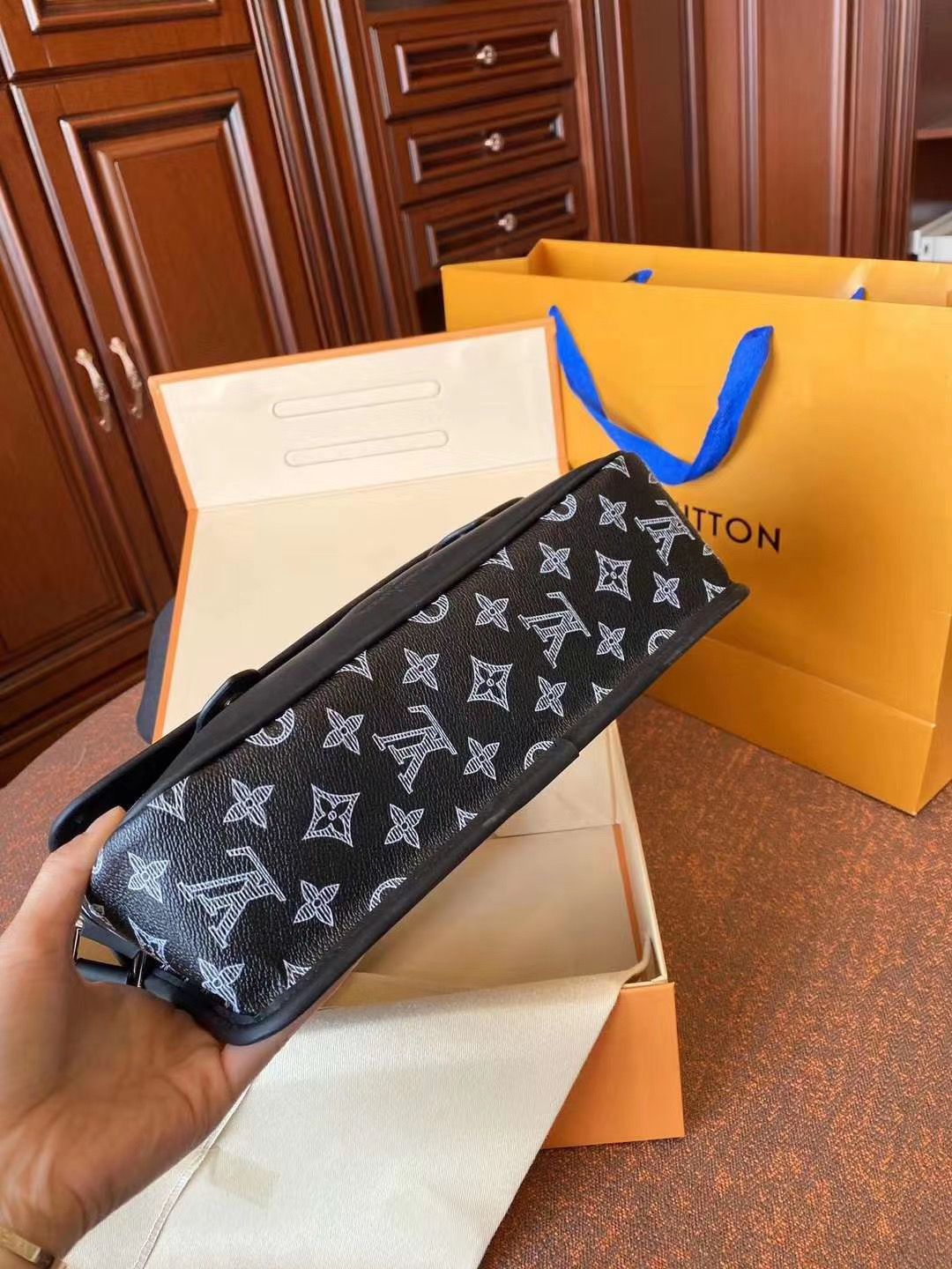 LV $75 gallery