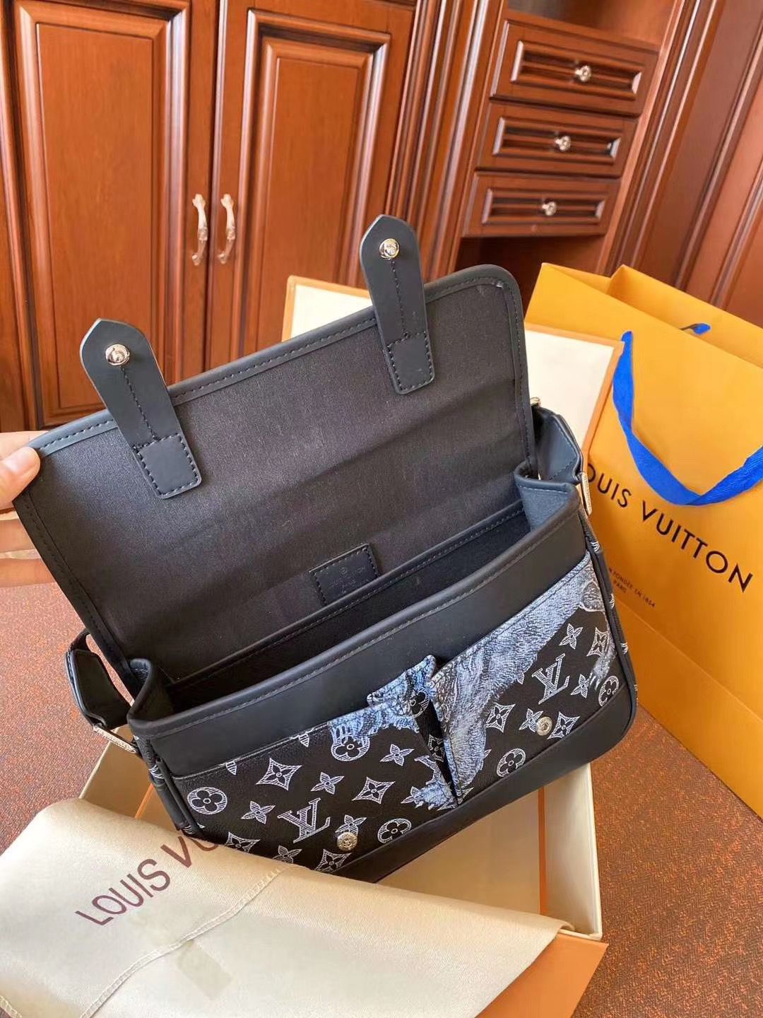 LV $75 gallery