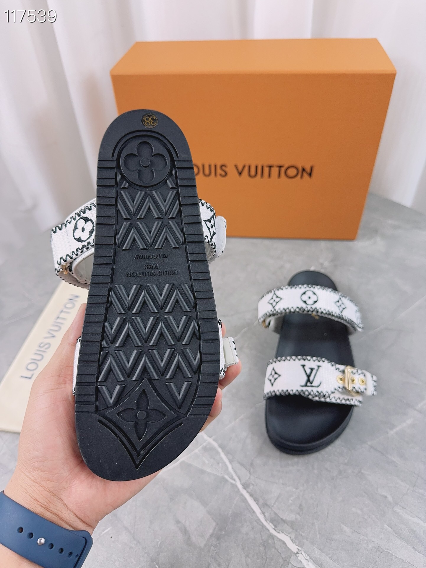 LV $75 gallery