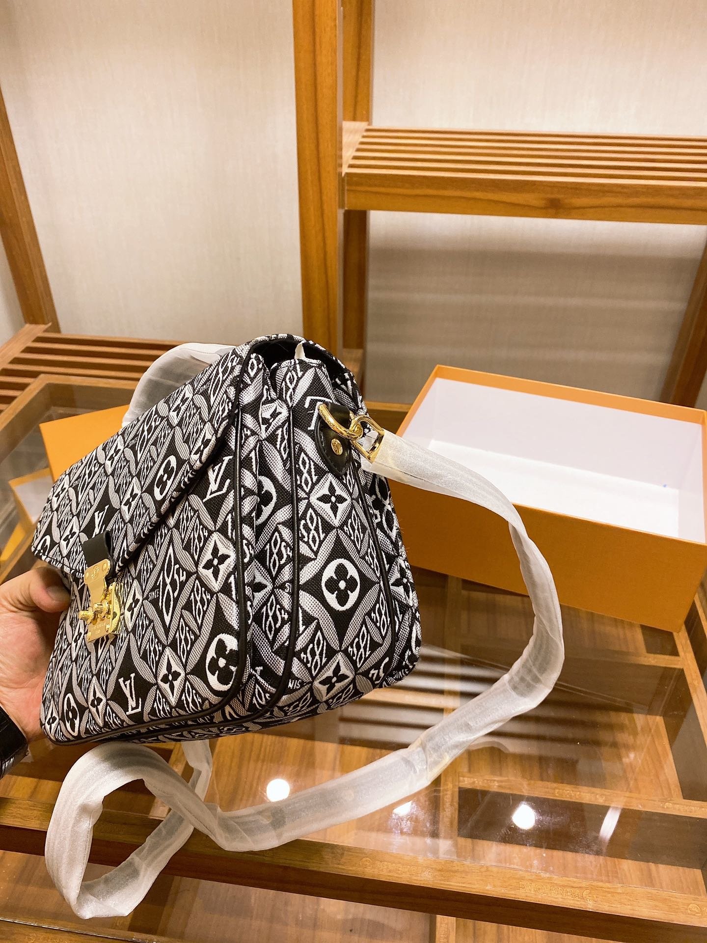 LV $76 gallery