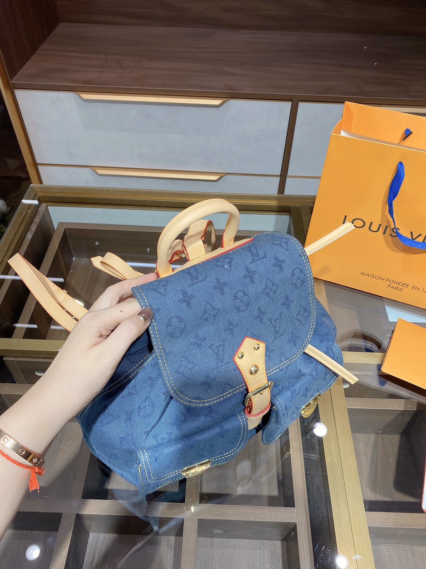 LV $76 gallery