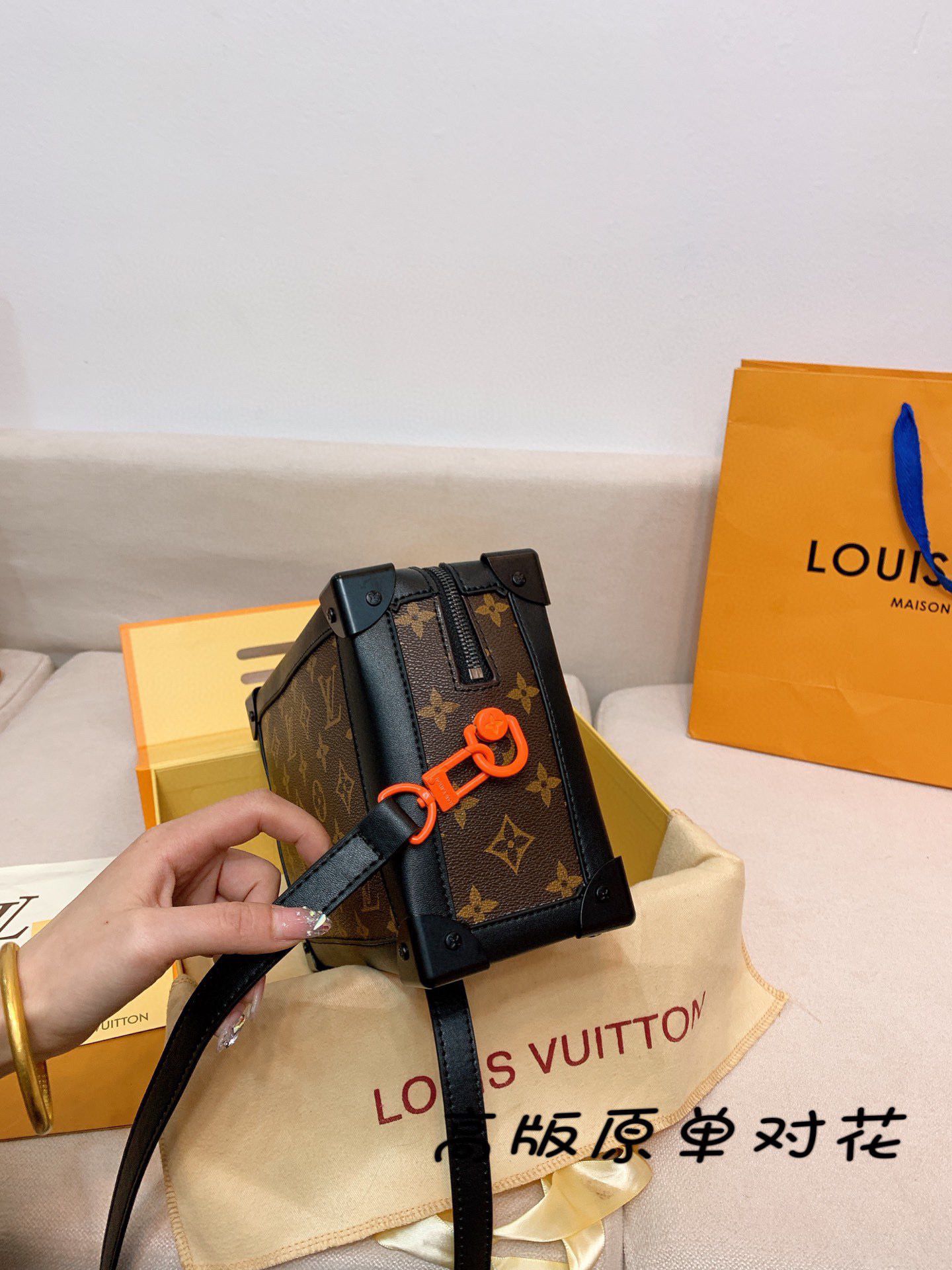 LV $76 gallery