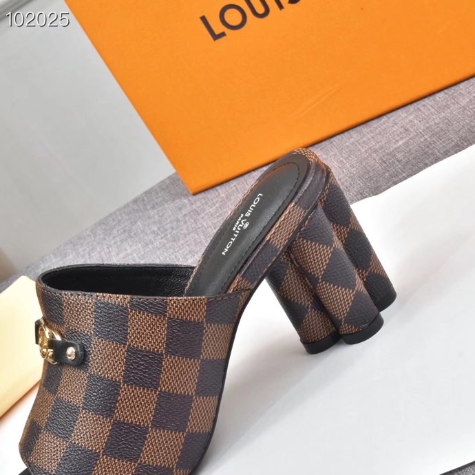 LV $76 gallery