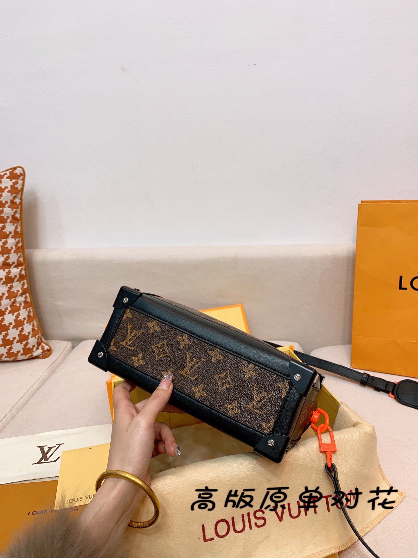 LV $76 gallery