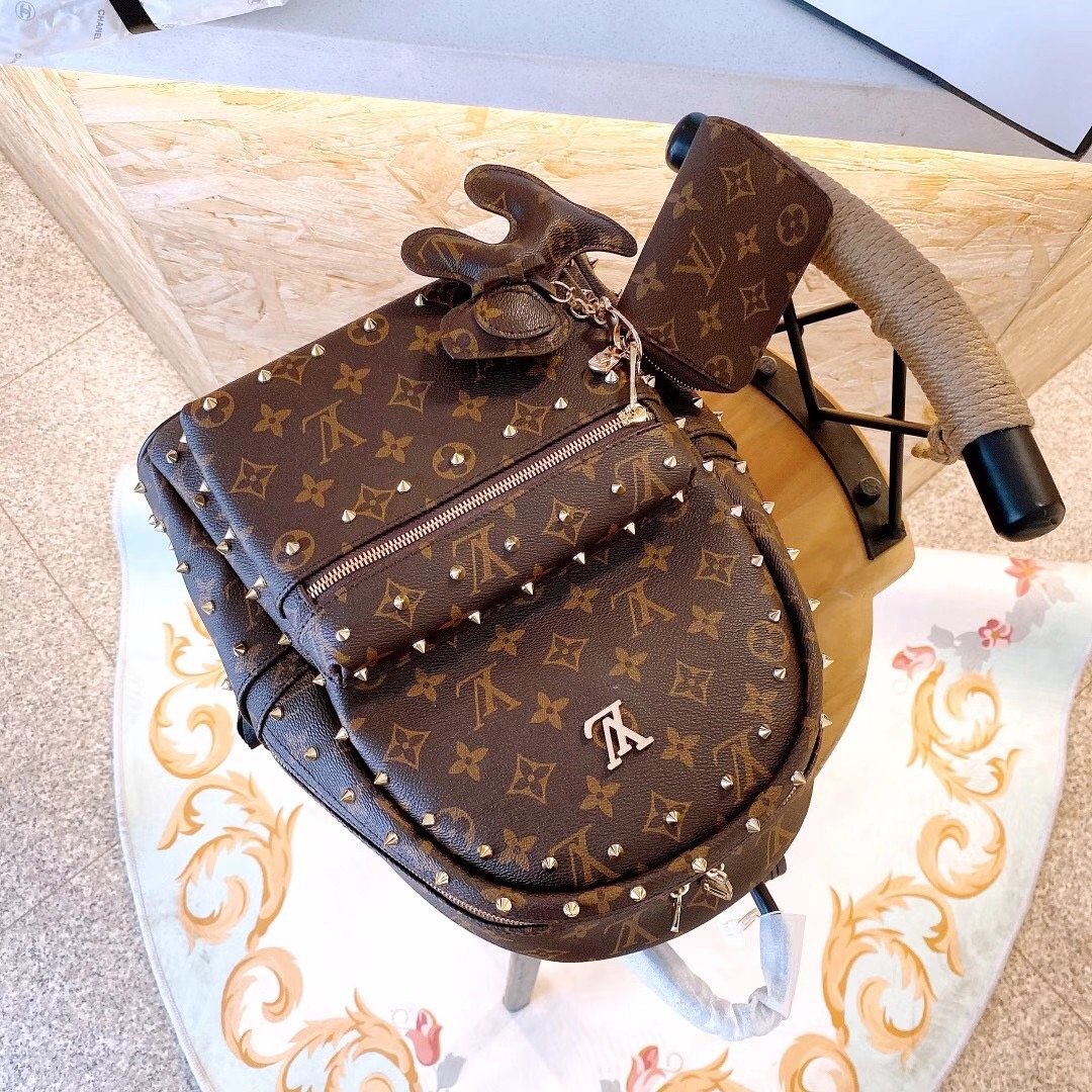 LV $76 gallery