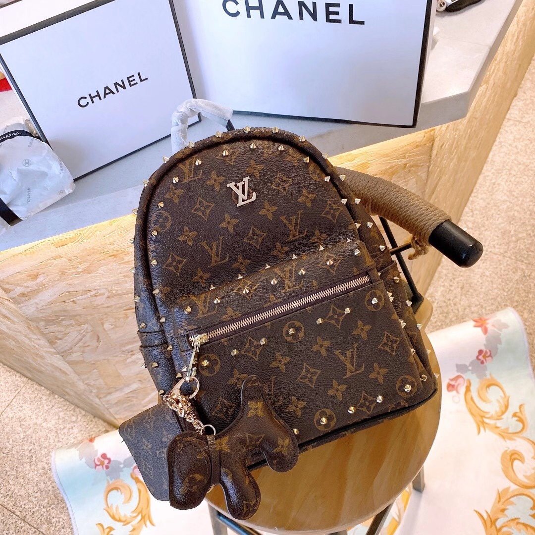 LV $76 gallery