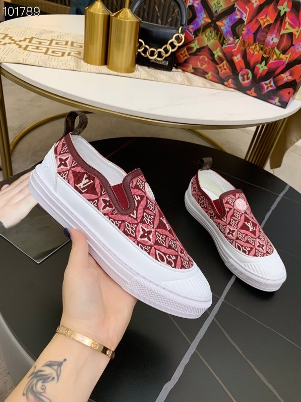 LV $76 gallery