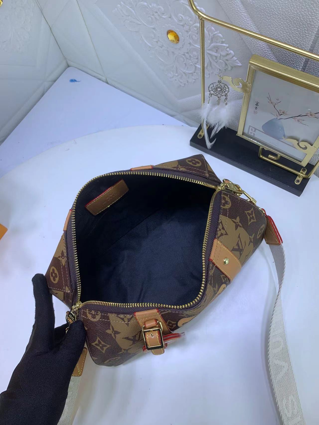 LV $79 gallery