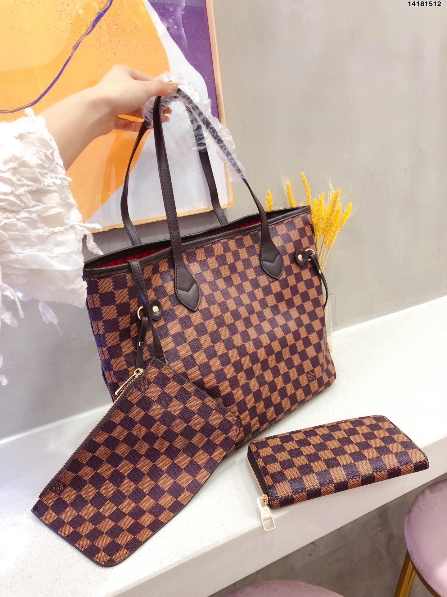 LV $80 gallery