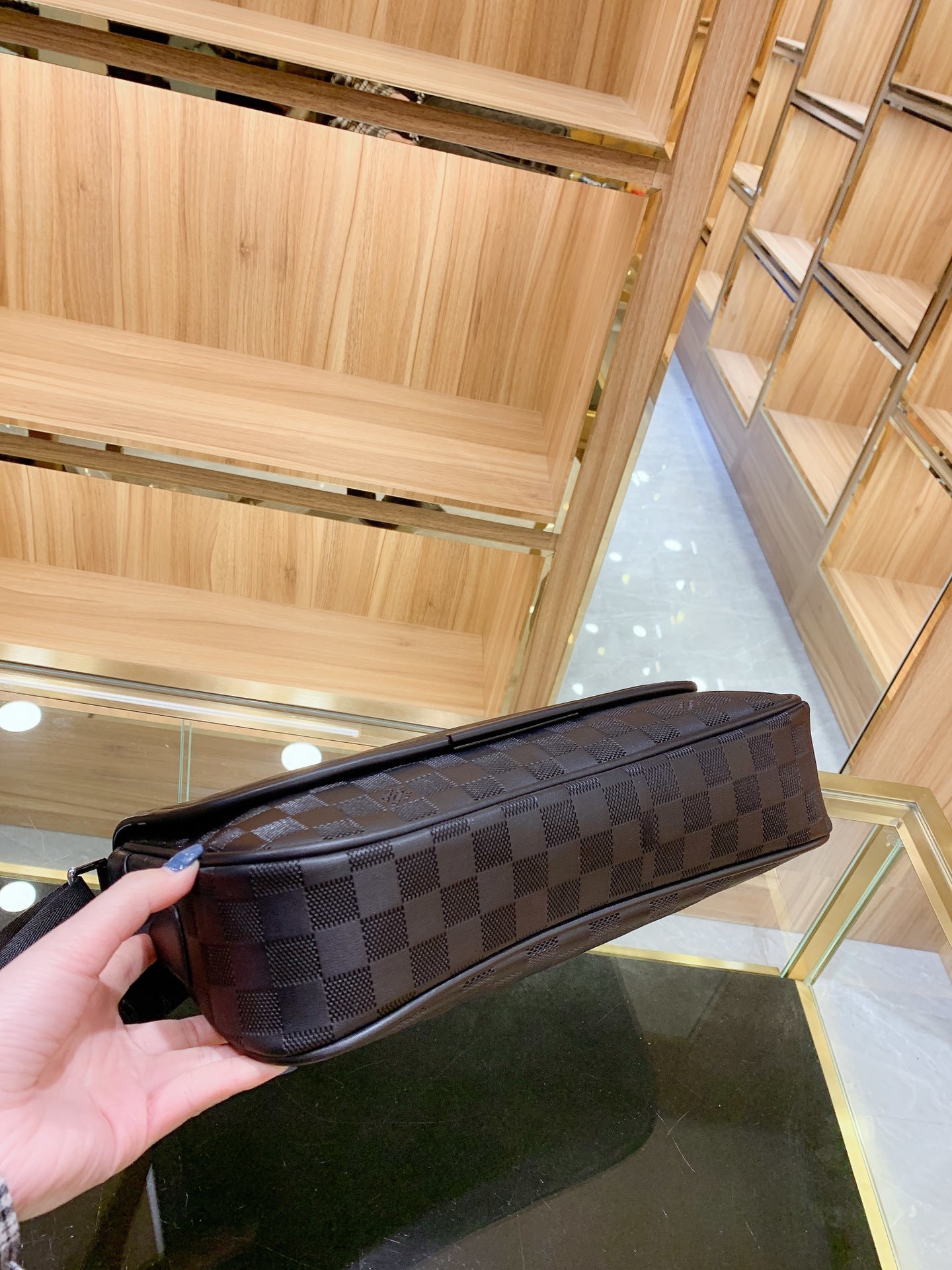 LV $80 gallery