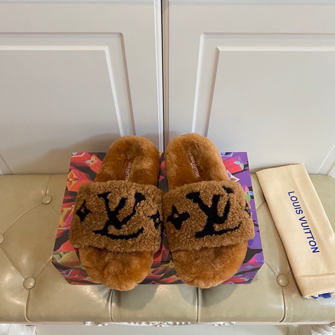 LV $80 gallery