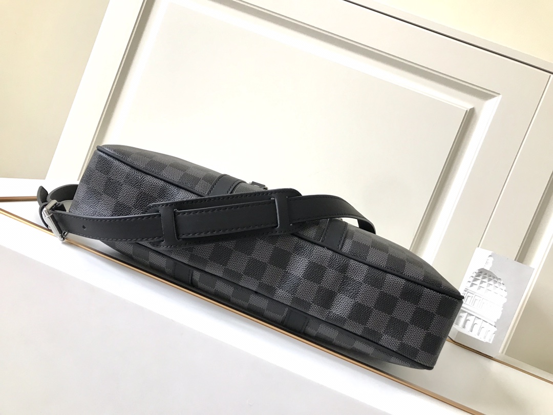 LV $80 gallery