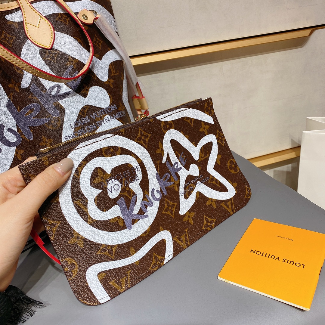 LV $80 gallery