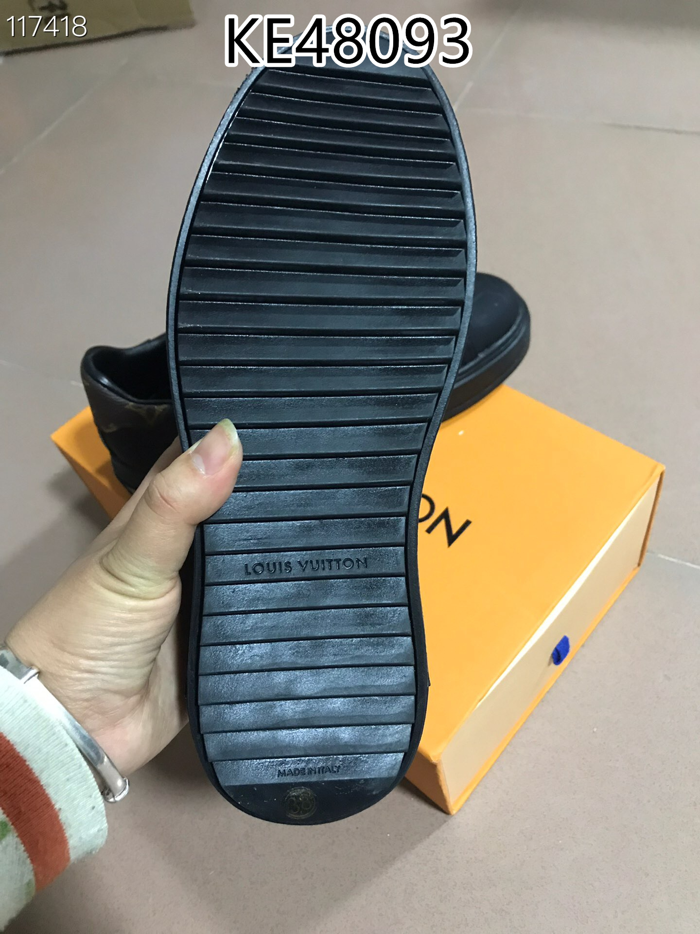 LV $80 gallery