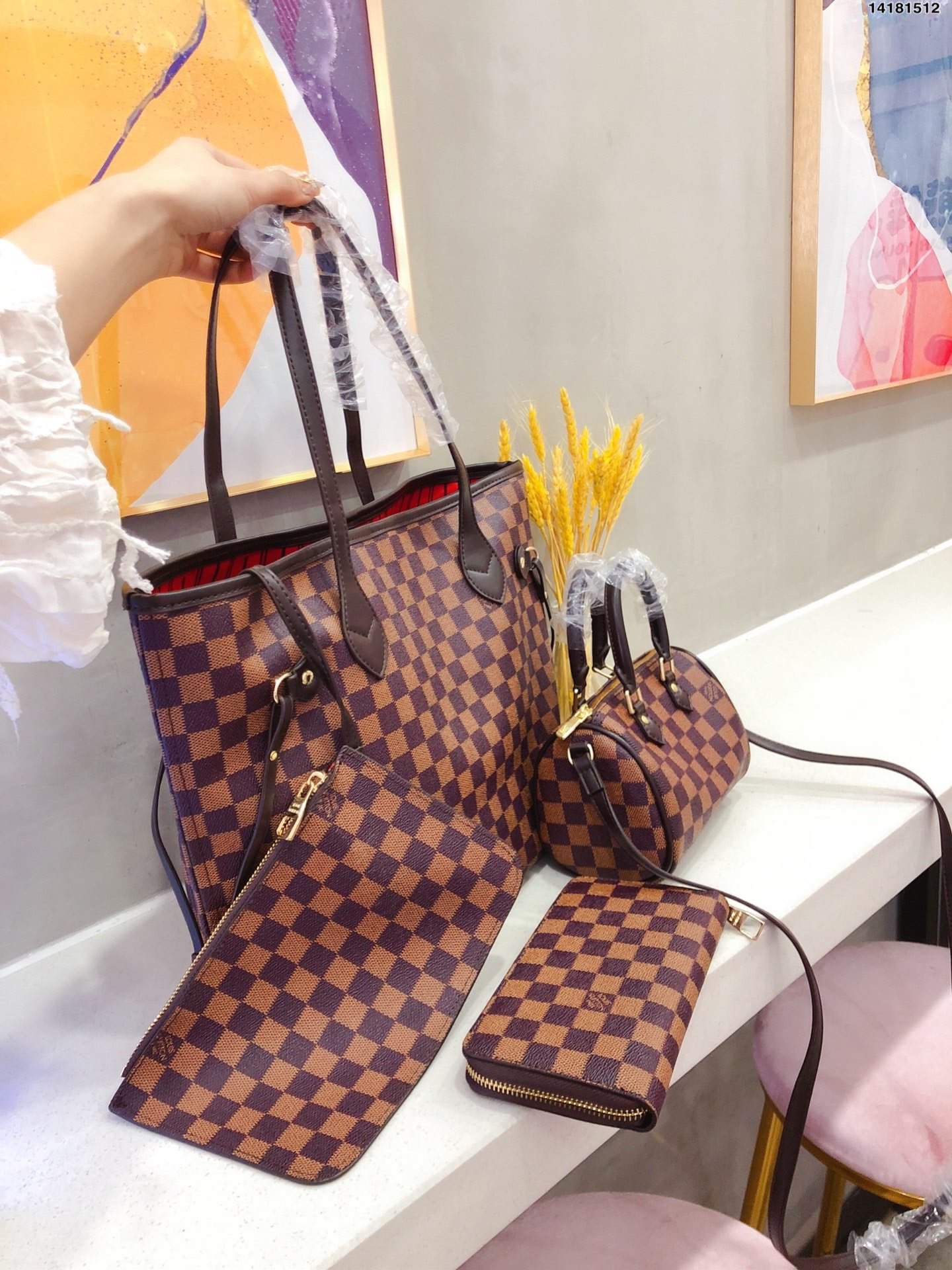 LV $80 gallery