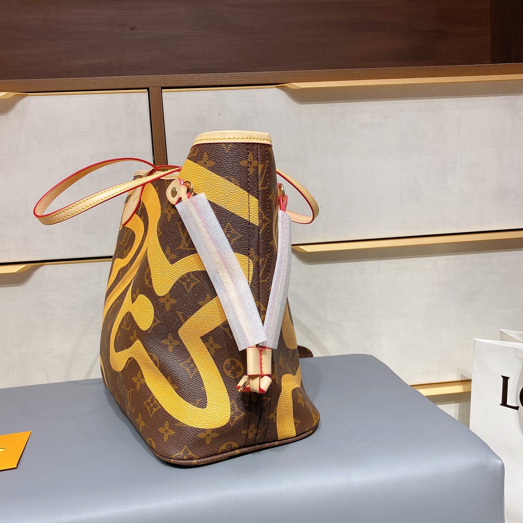 LV $80 gallery