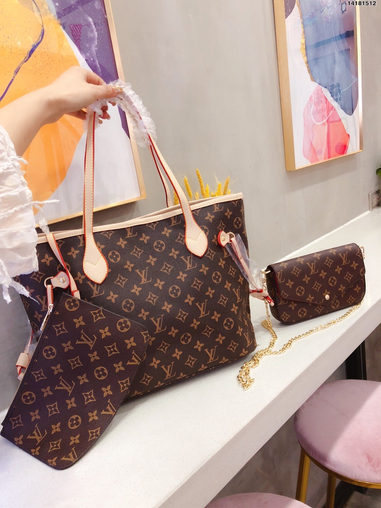 LV $80 gallery