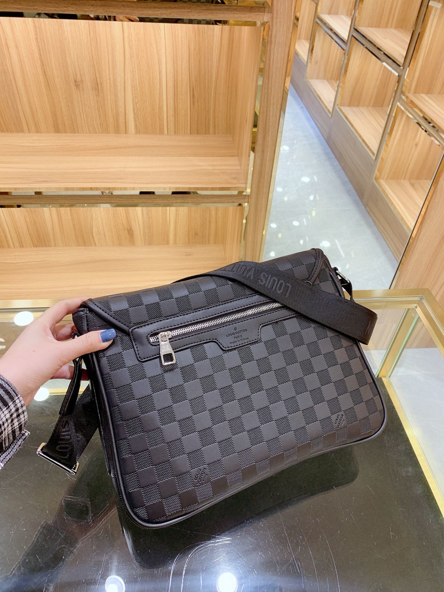 LV $80 gallery