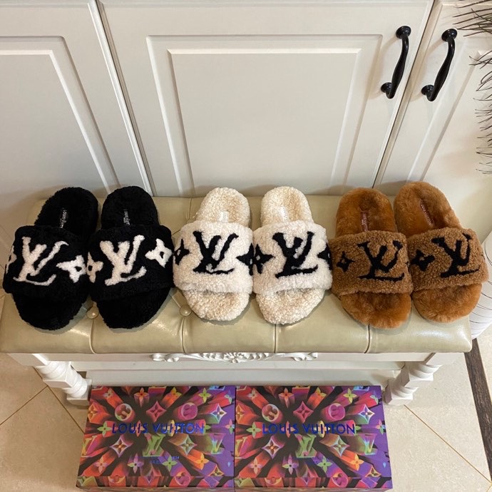 LV $80 gallery