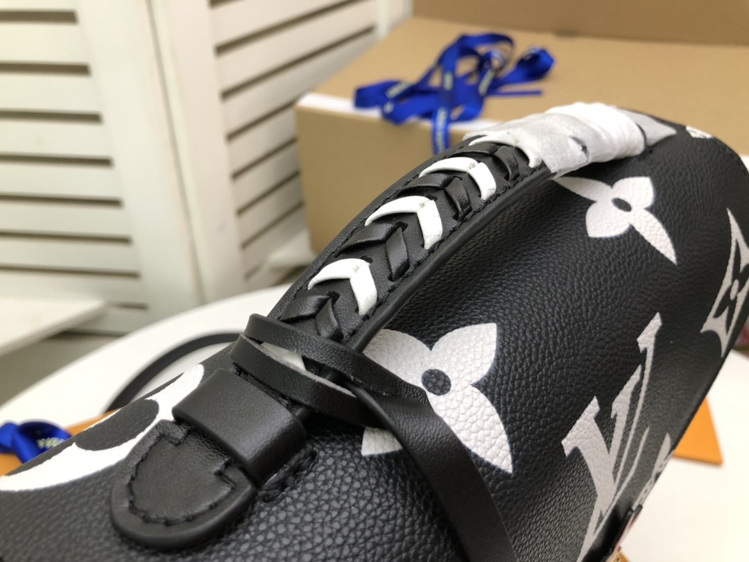 LV $80 gallery