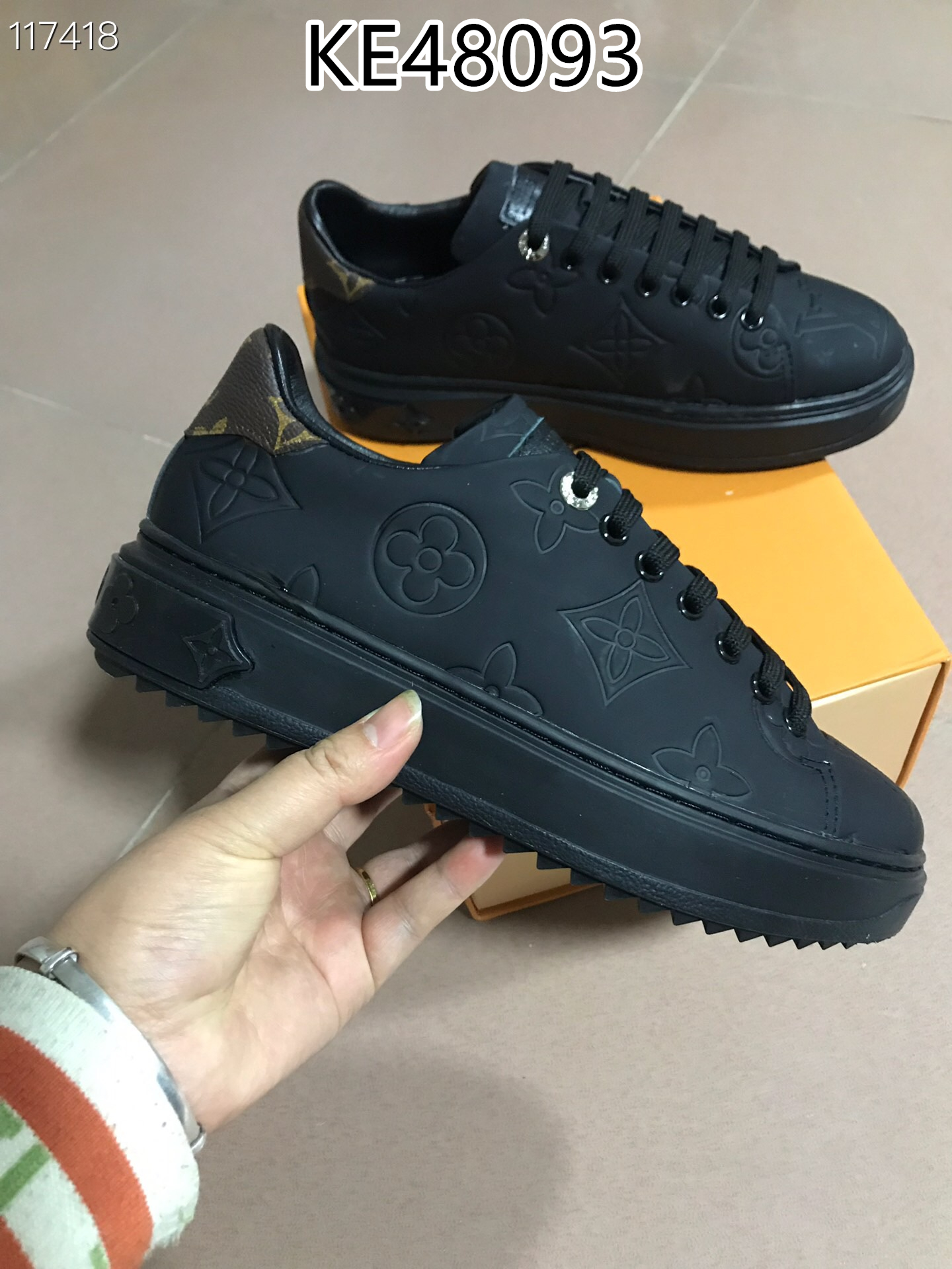 LV $80 gallery