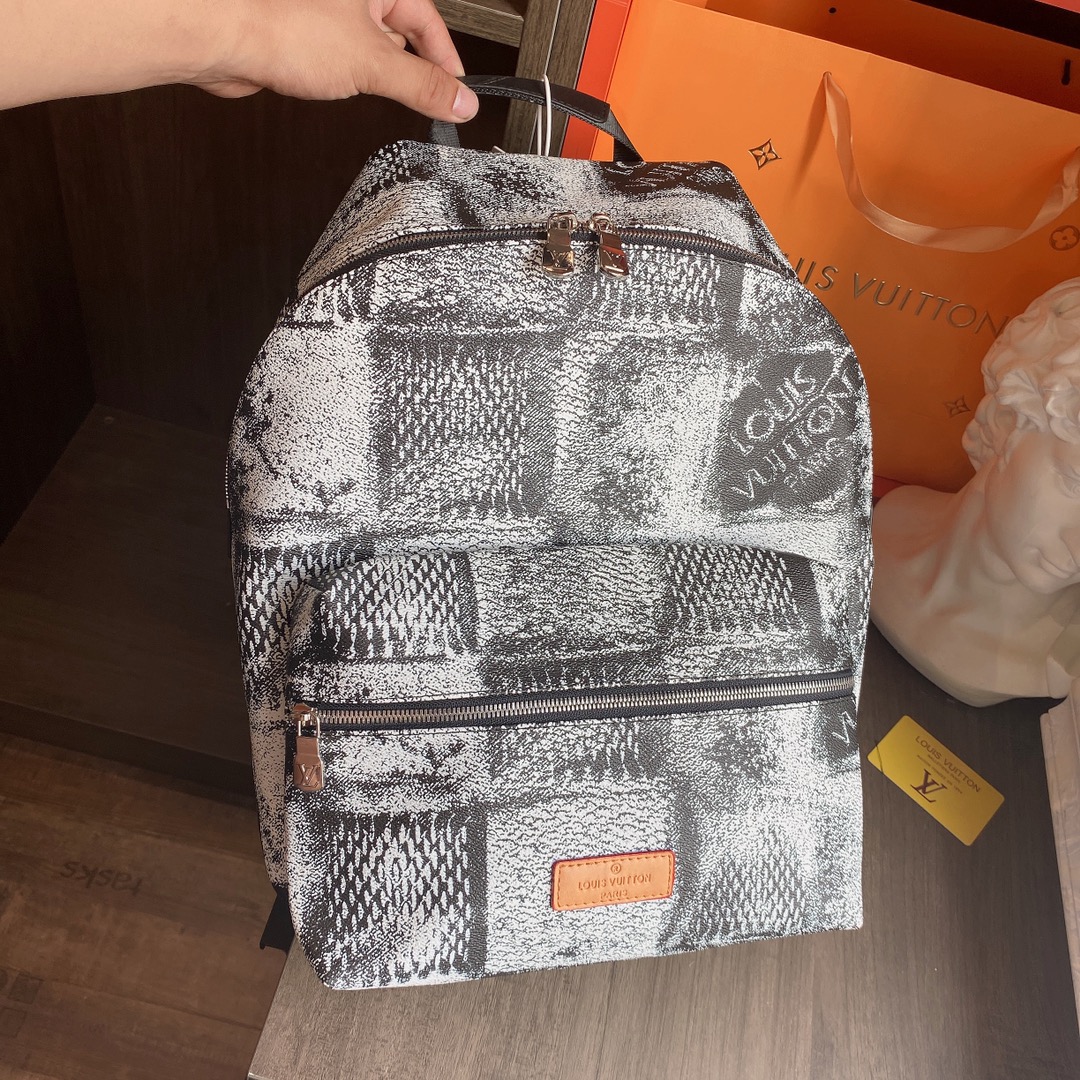 LV $80 gallery