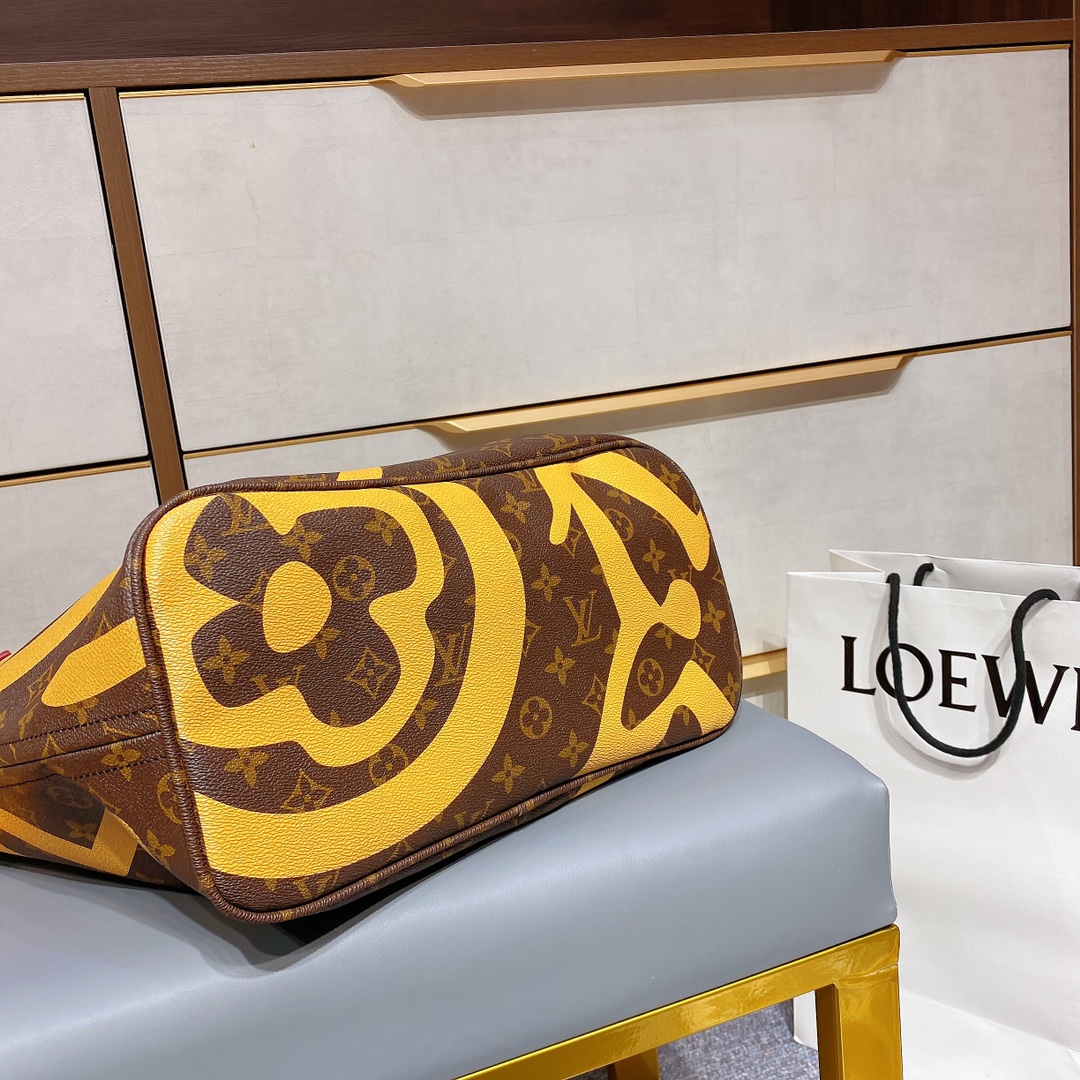 LV $80 gallery