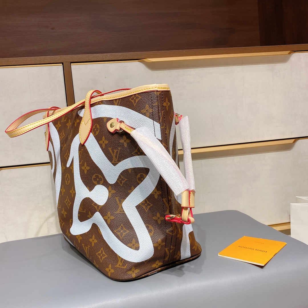 LV $80 gallery