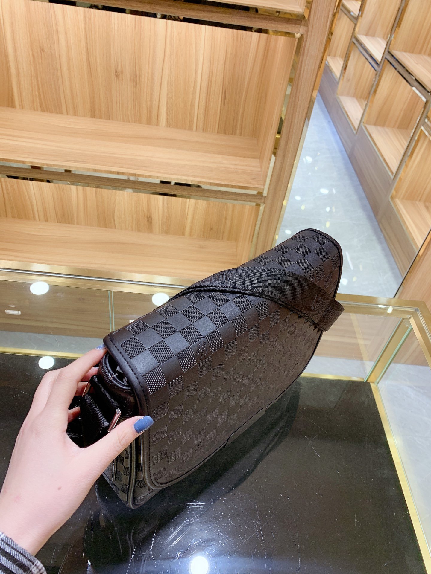 LV $80 gallery