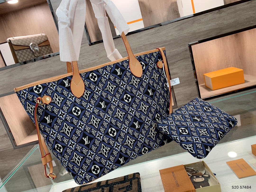 LV $81 gallery