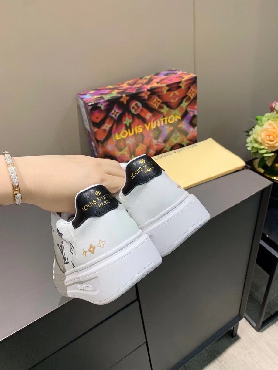 LV $81 gallery