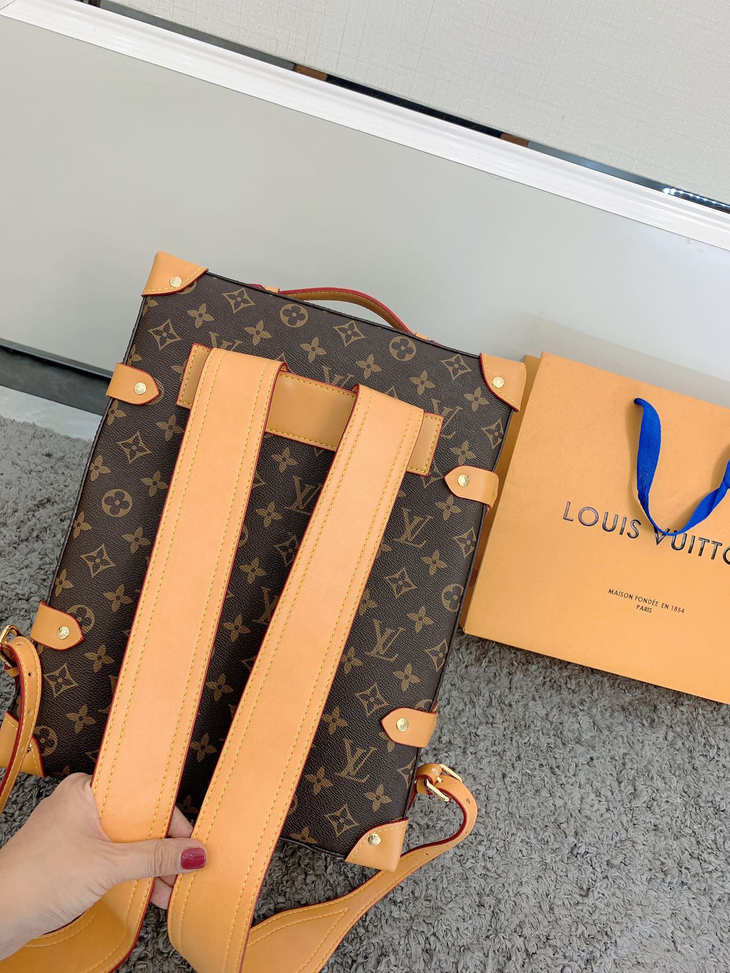 LV $81 gallery