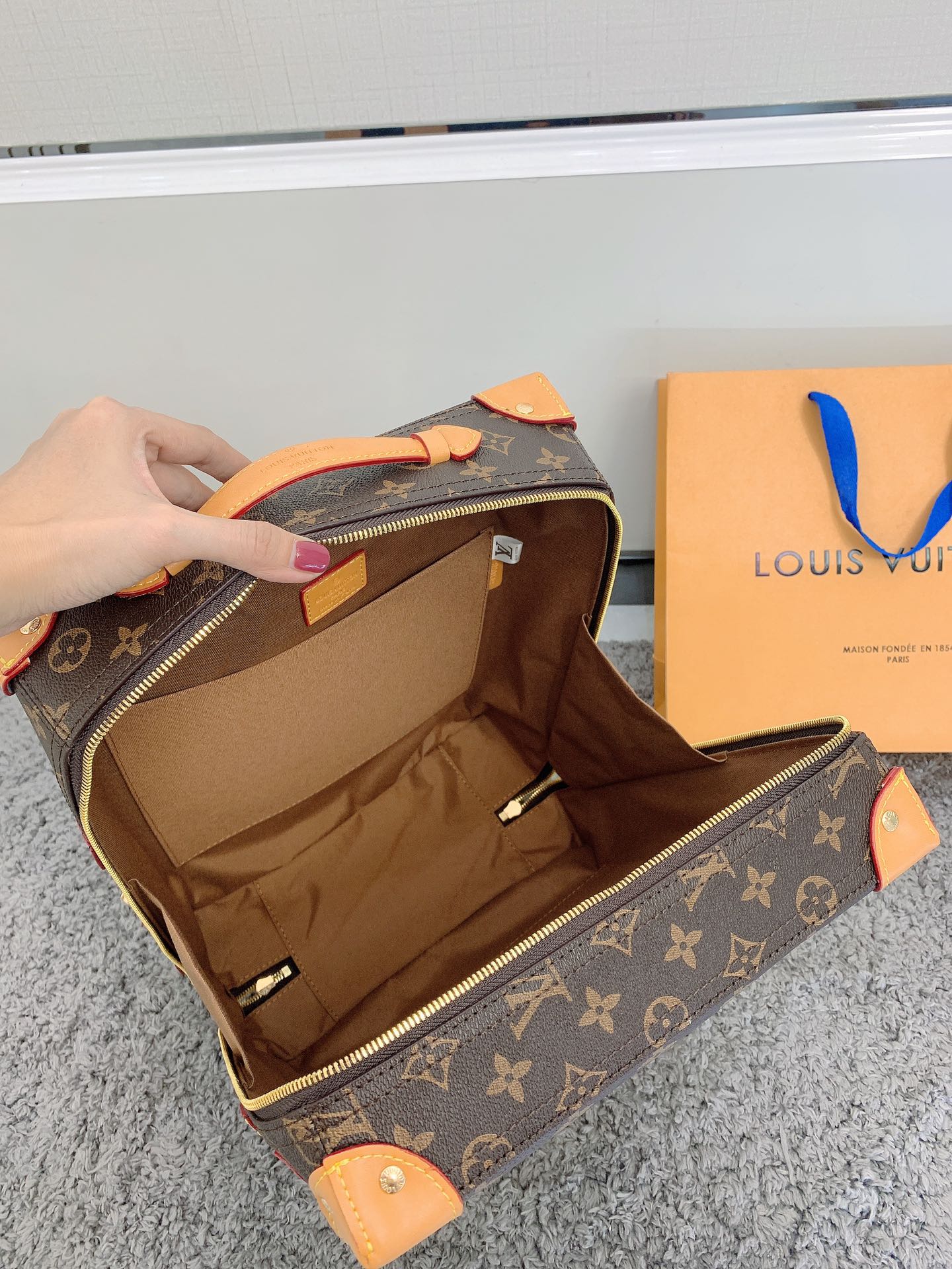 LV $81 gallery