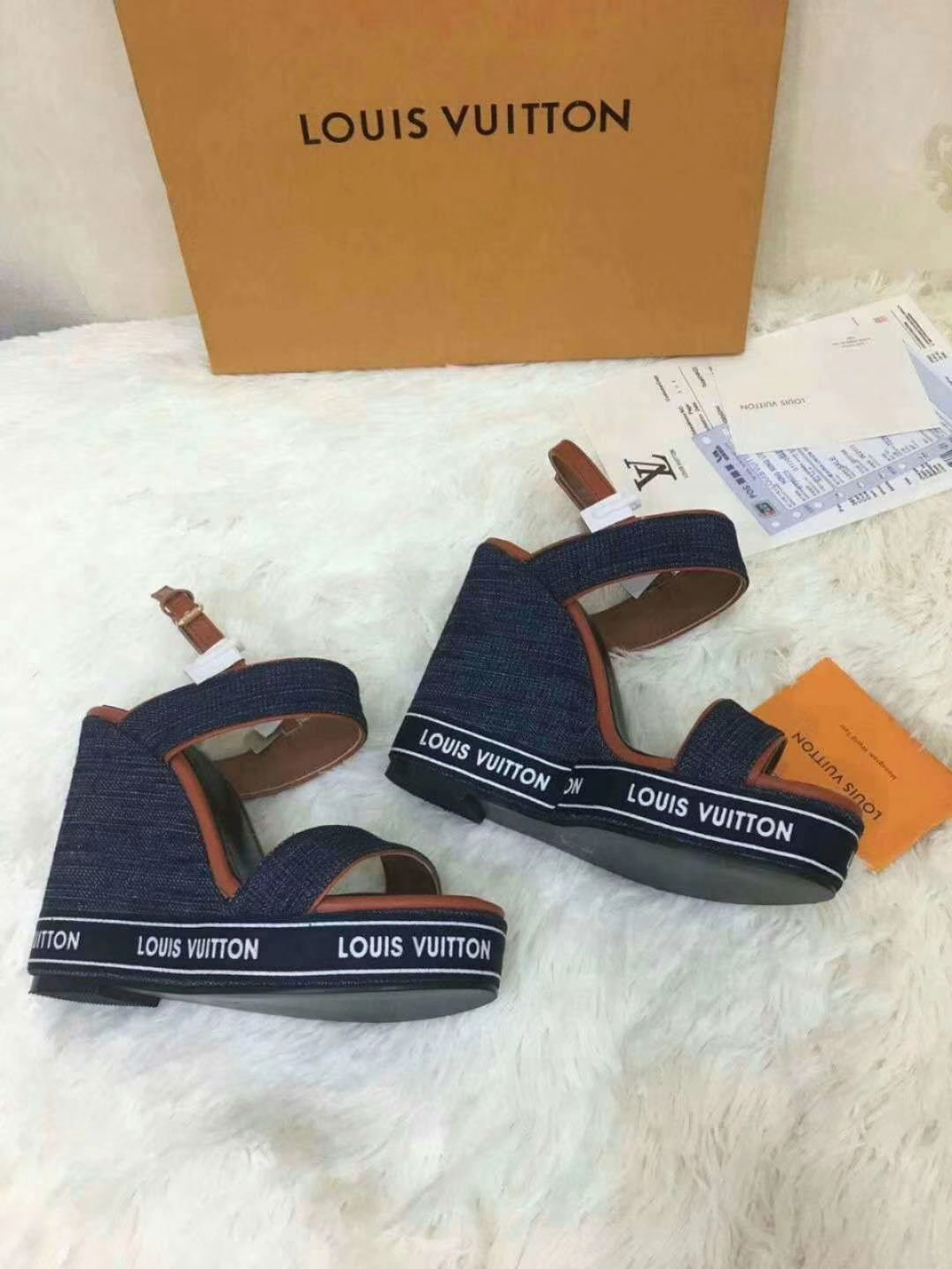 LV $81 gallery