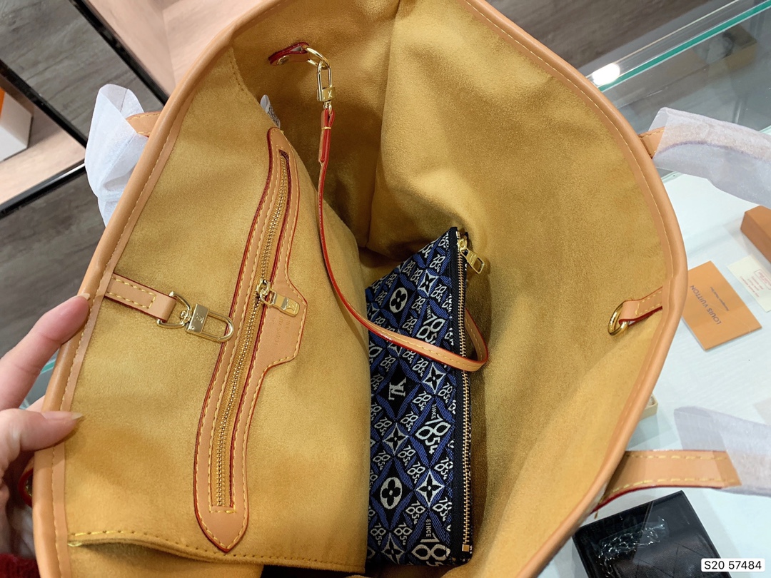 LV $81 gallery