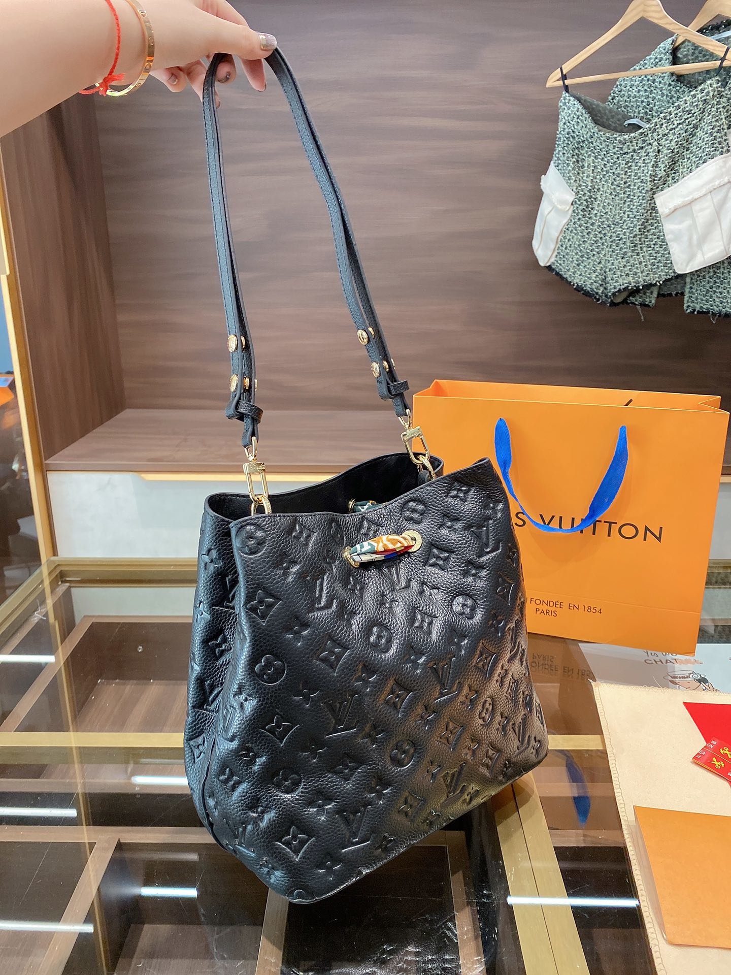 LV $81 gallery