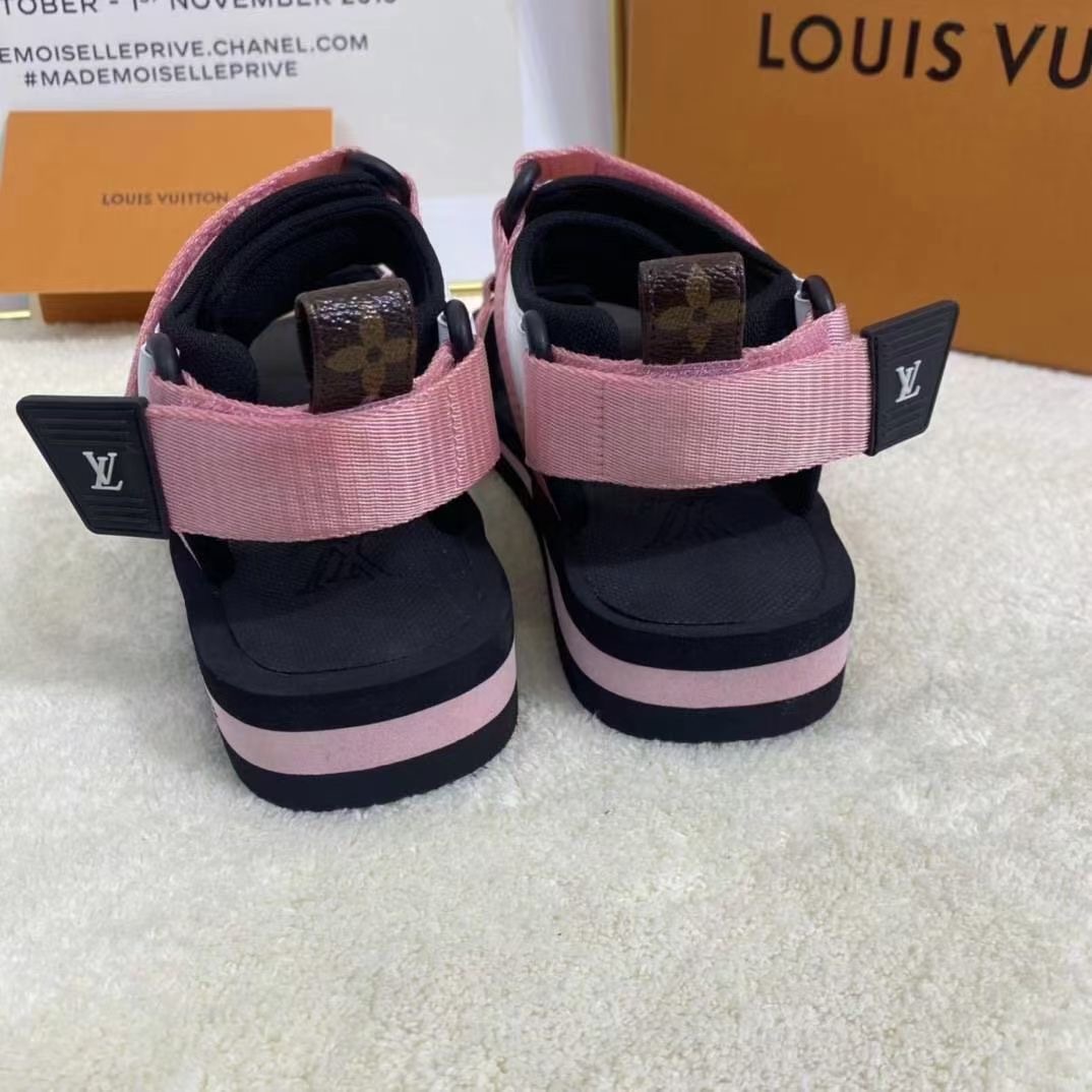 LV $81 gallery