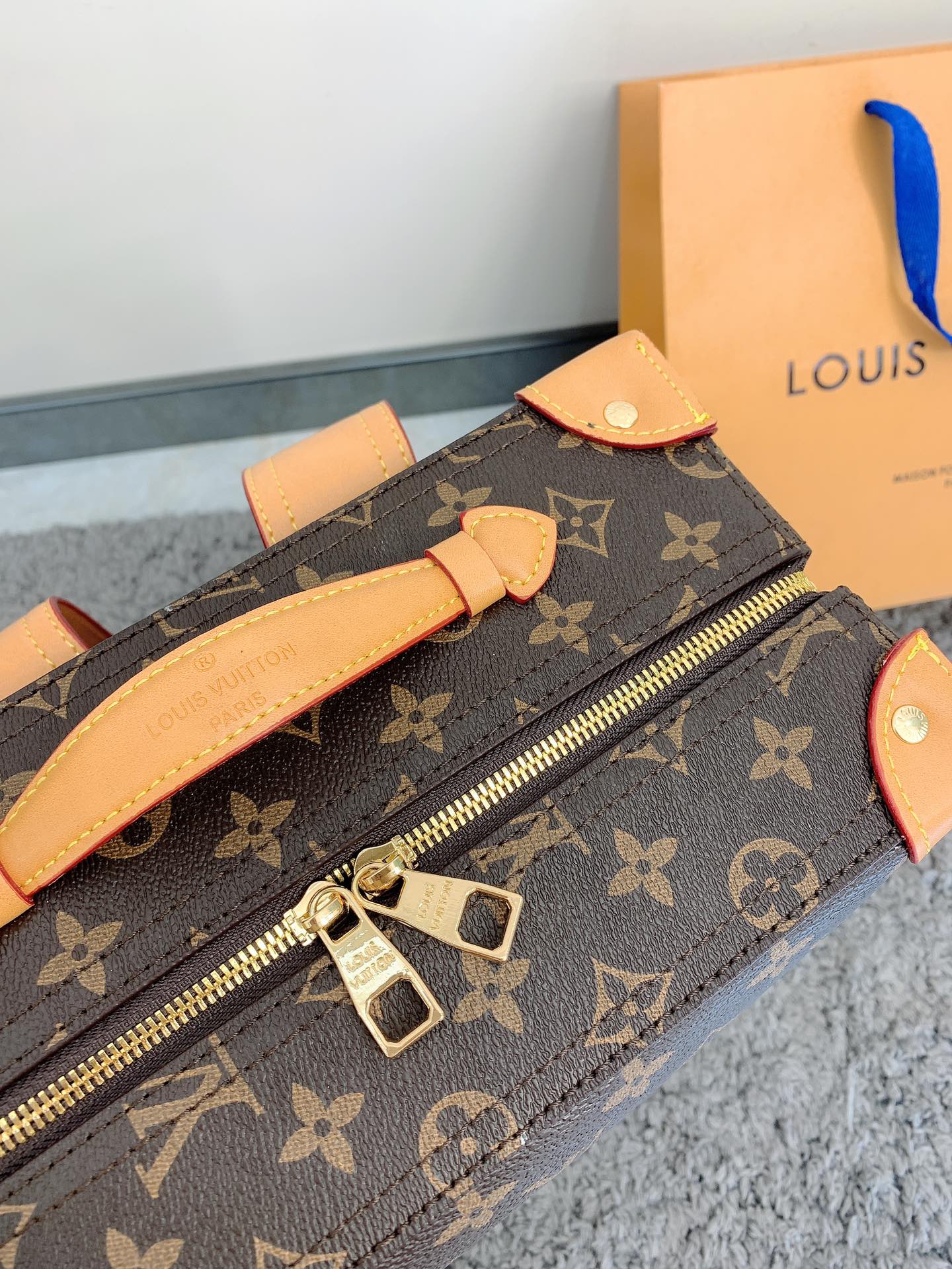 LV $81 gallery