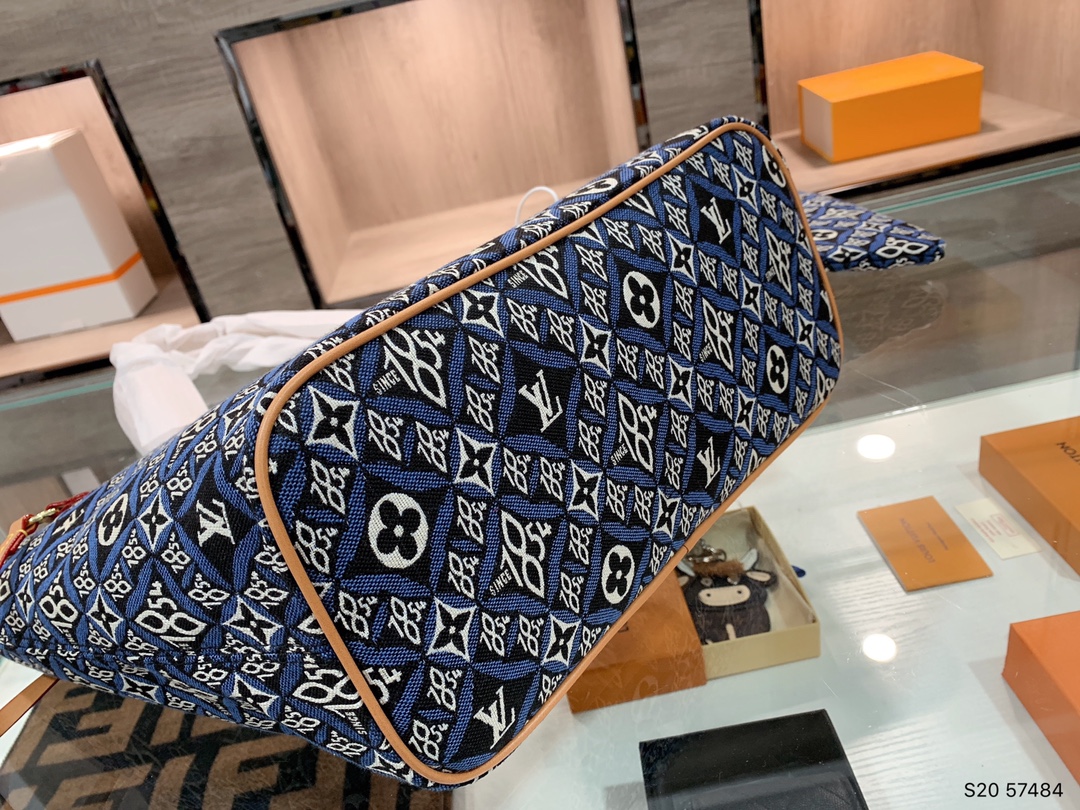 LV $81 gallery