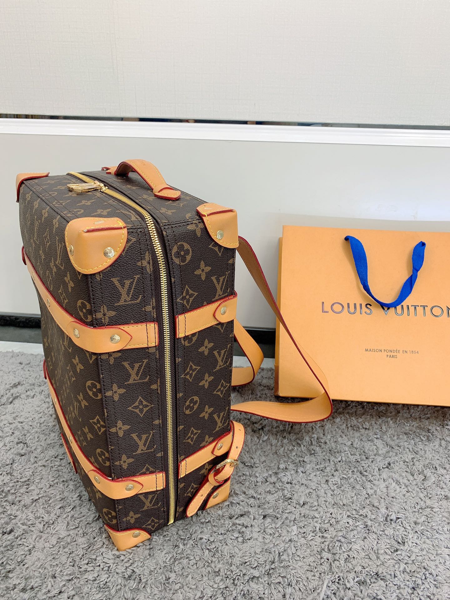 LV $81 gallery