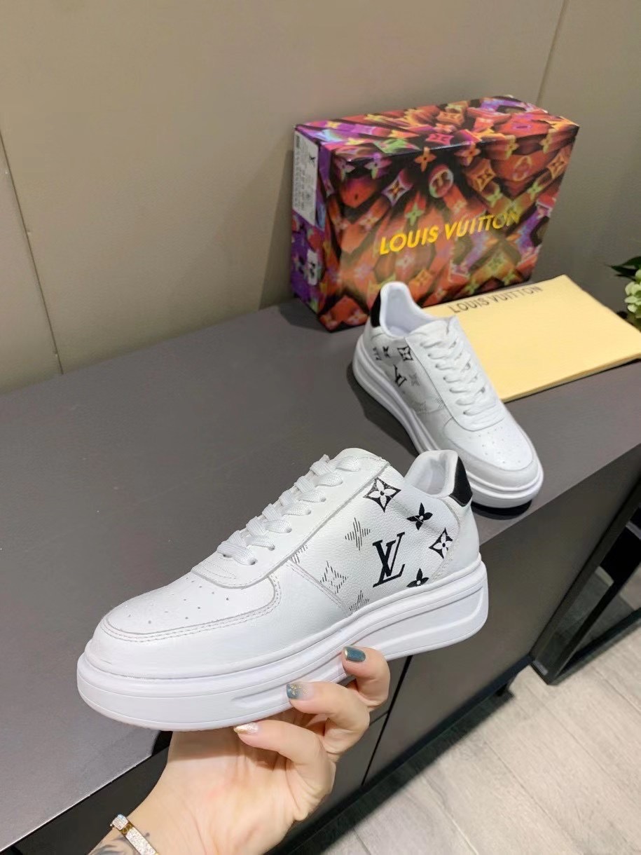 LV $81 gallery