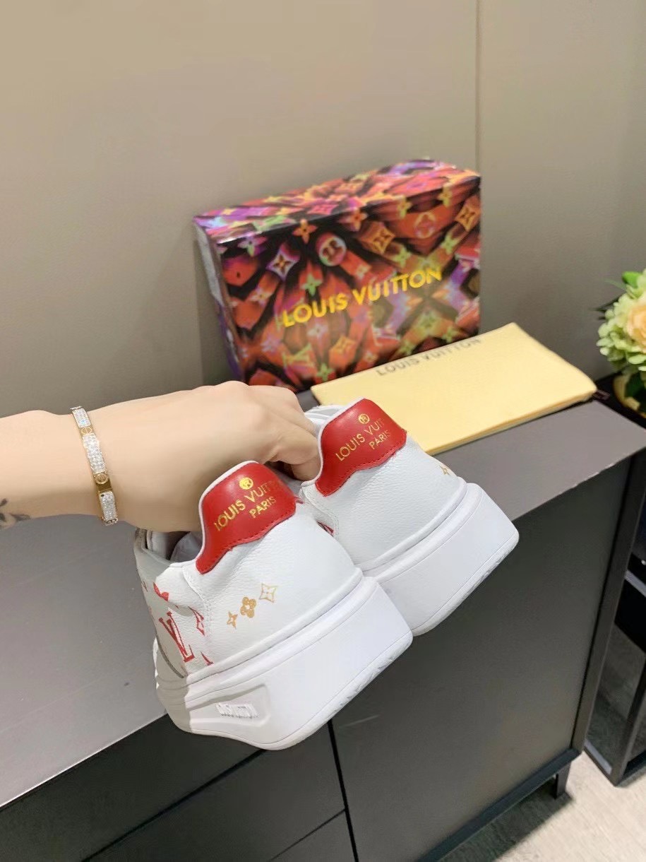 LV $81 gallery