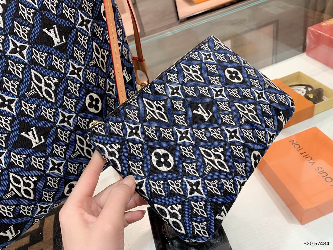 LV $81 gallery