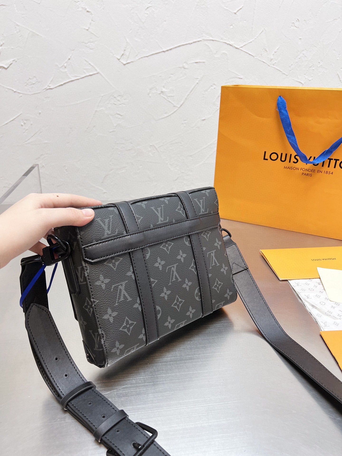 LV $81 gallery