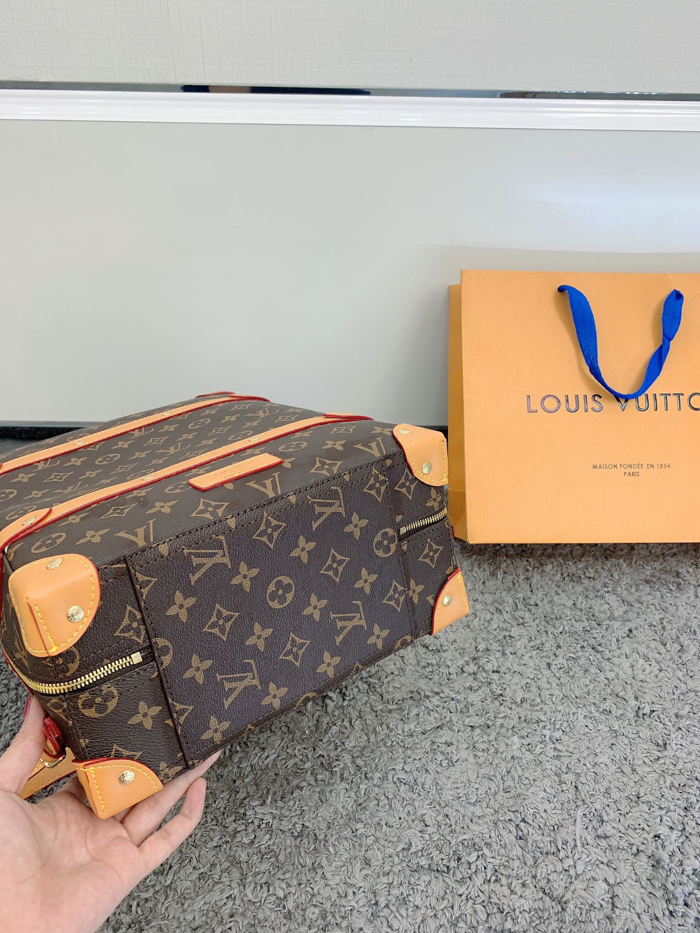 LV $81 gallery