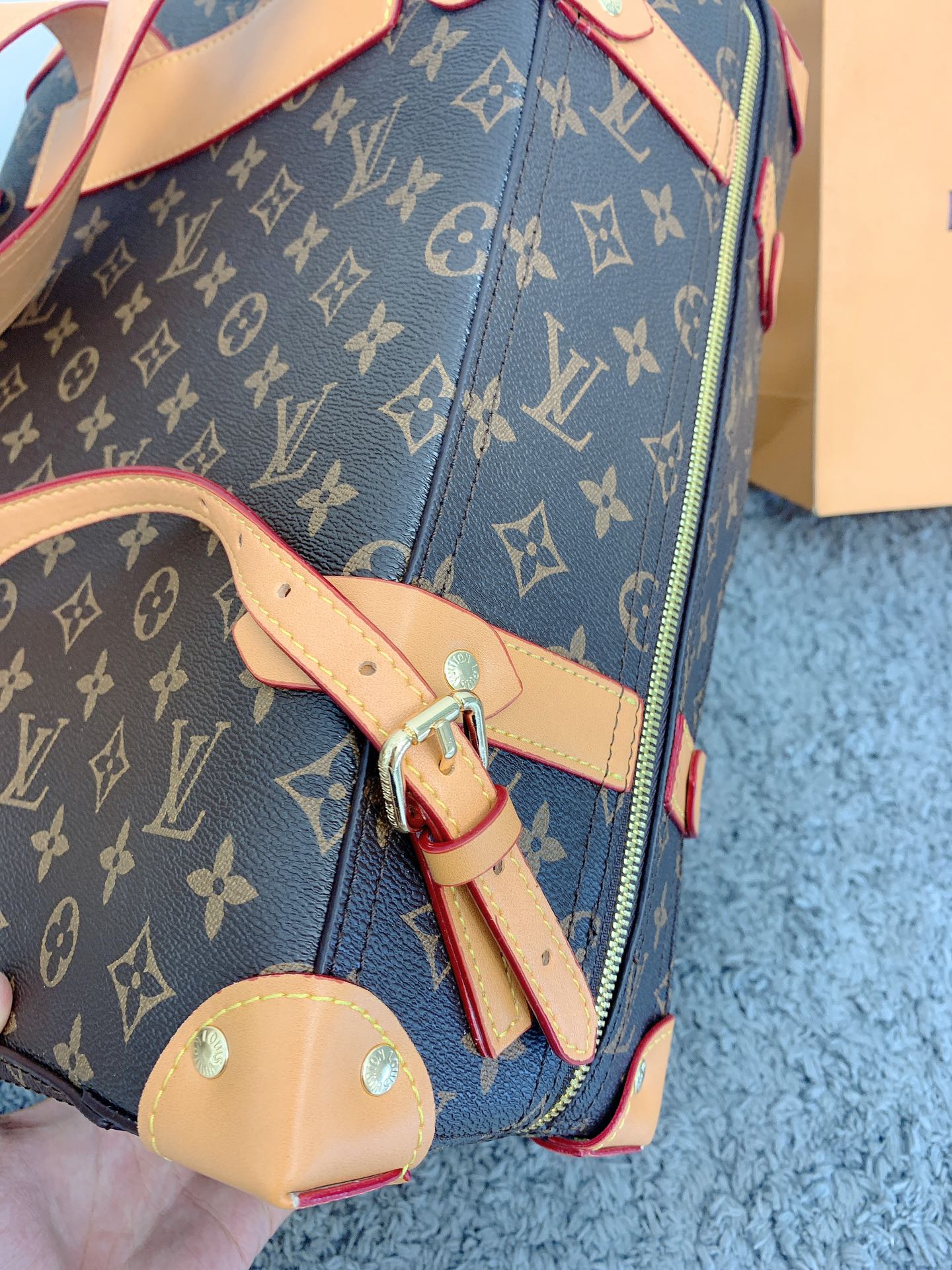 LV $81 gallery