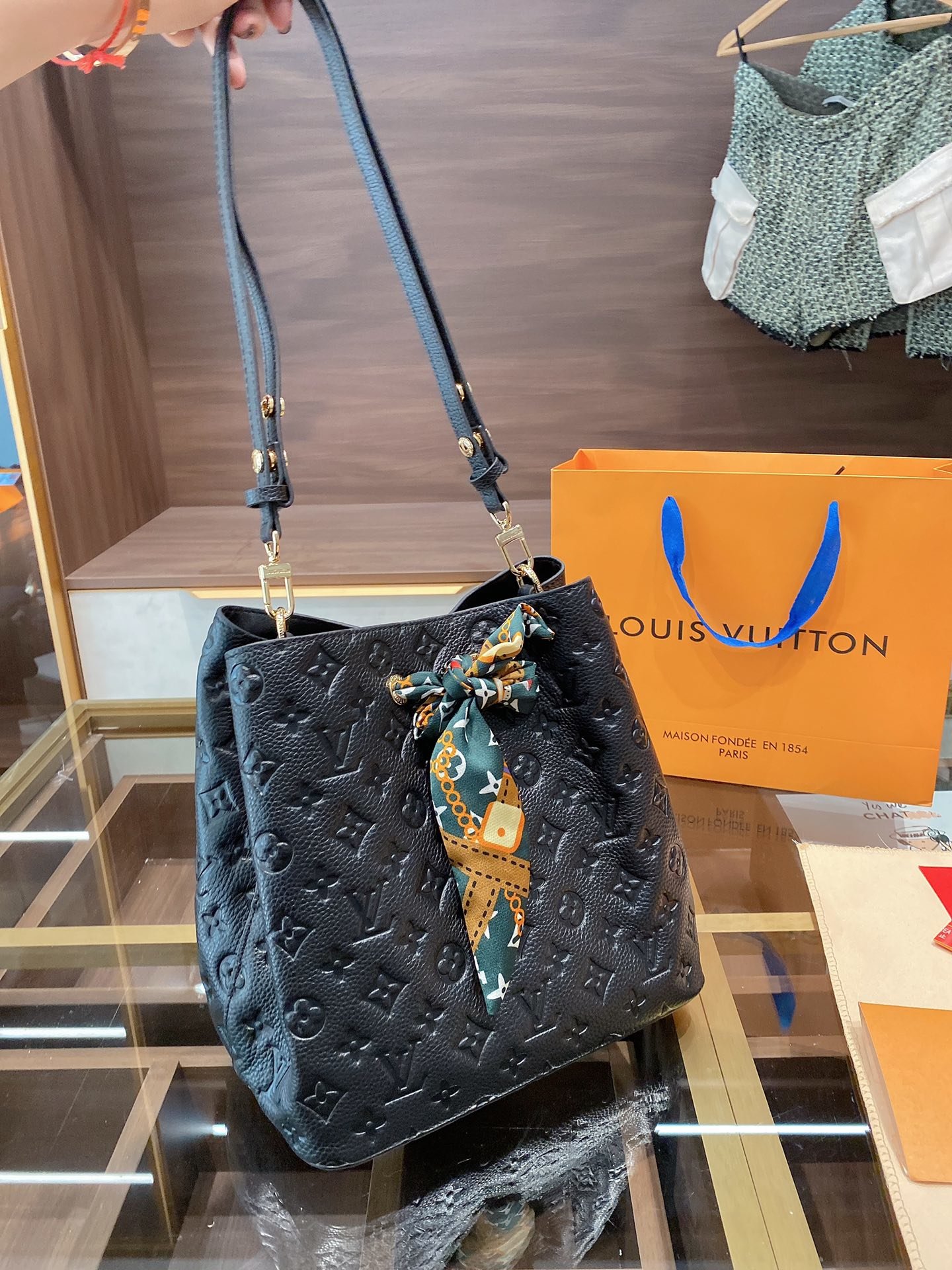 LV $81 gallery